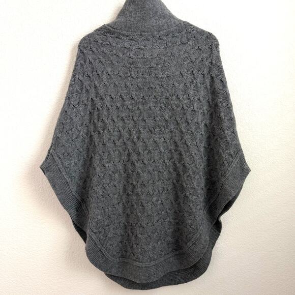 NWT Chiaramente Wool Blend High Neck Shawl Poncho Gray Textured Knit Made Italy - Picture 2 of 12